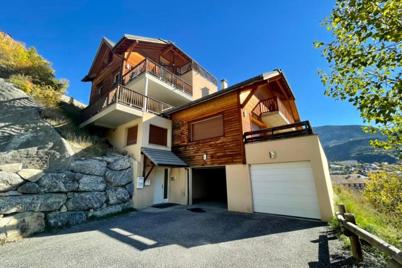 Апартаменты Large Chalet With Terrace And View In Briancon Экстерьер фото