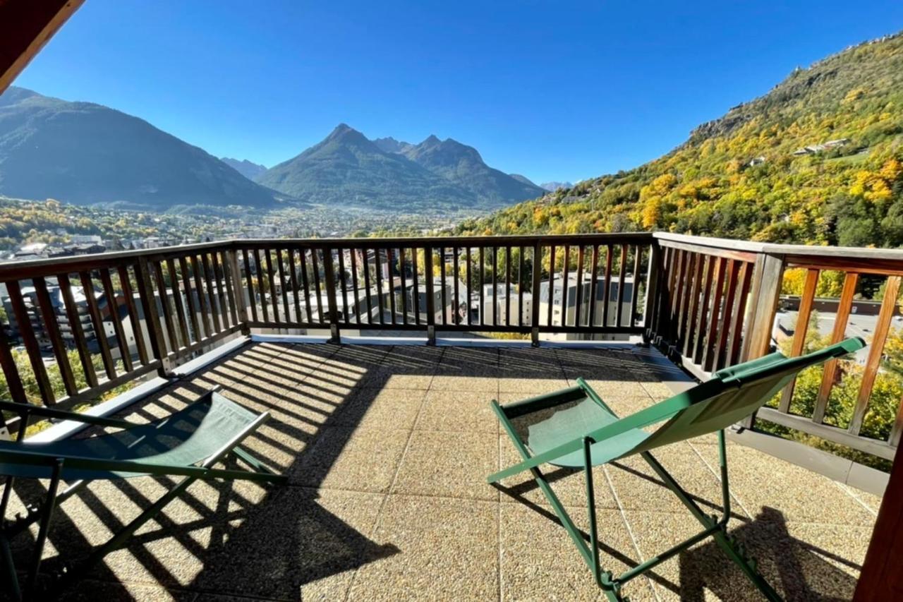 Апартаменты Large Chalet With Terrace And View In Briancon Экстерьер фото